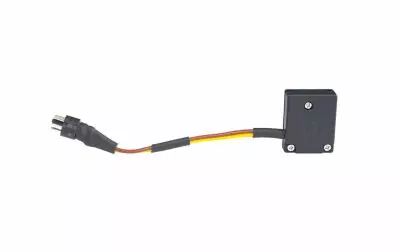 Fiche hotshoe universelle (connexion x et � la masse uniquement)