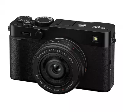 FUJIFILM X-E5 Silver + XF 23mm f/2,8 R WR