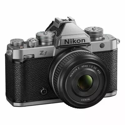 NIKON Zf Silver + 40 mm f/2 SE + �tui cuir OFFERT